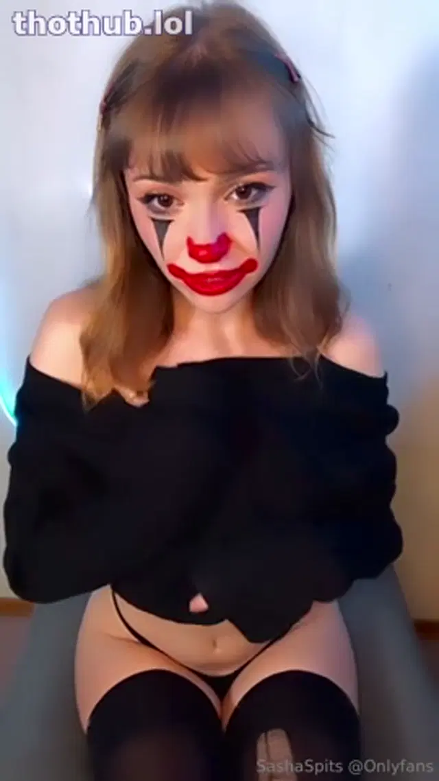 Sasha Spits 01