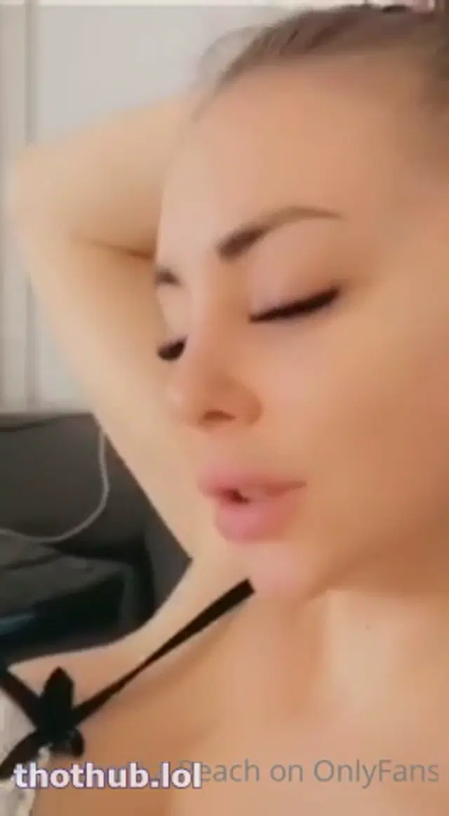 Ivanka Peach maid blowjob