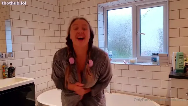 B.B OF – Sexy Bathtime