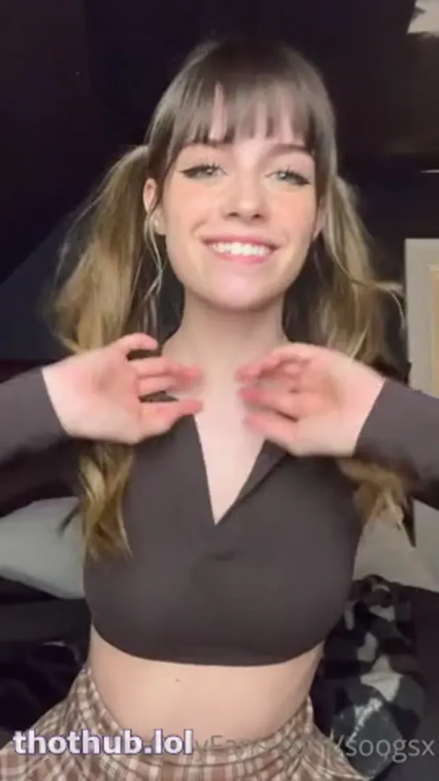 Soogsx wet pussy fingering close up video