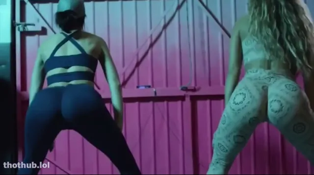 Sommer Ray Twerking