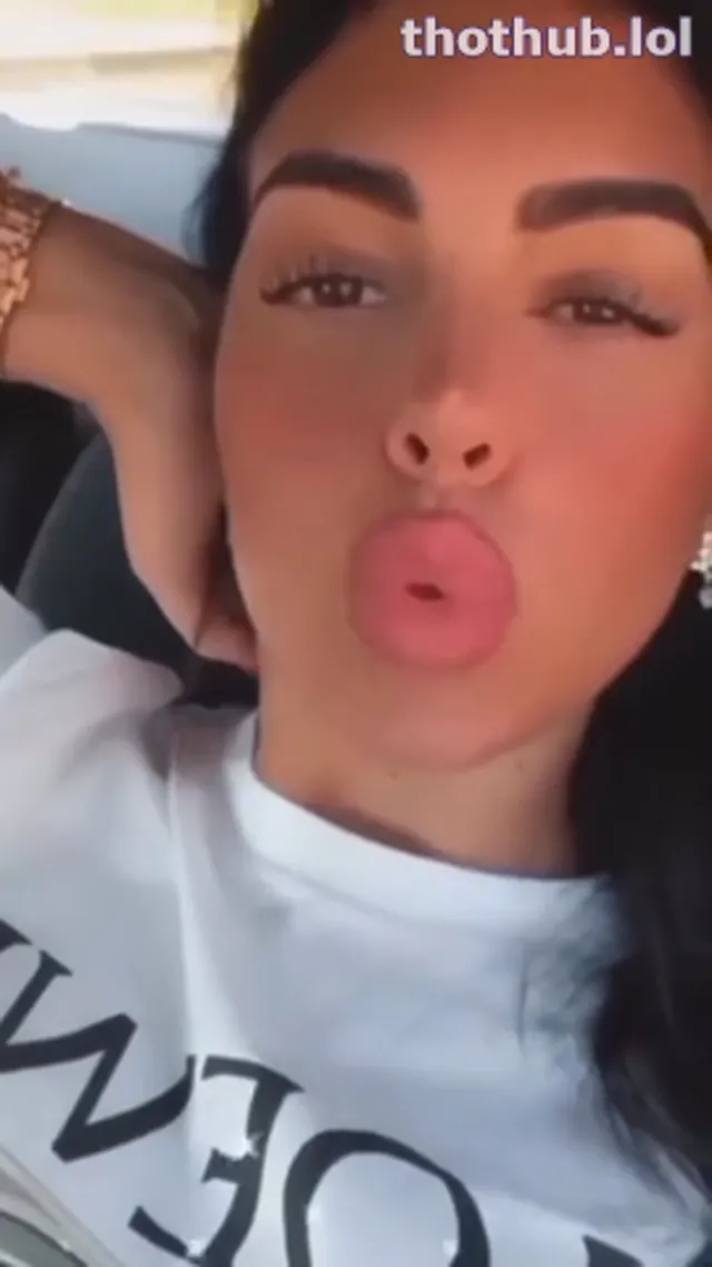 Georgina Rodriguez kiss