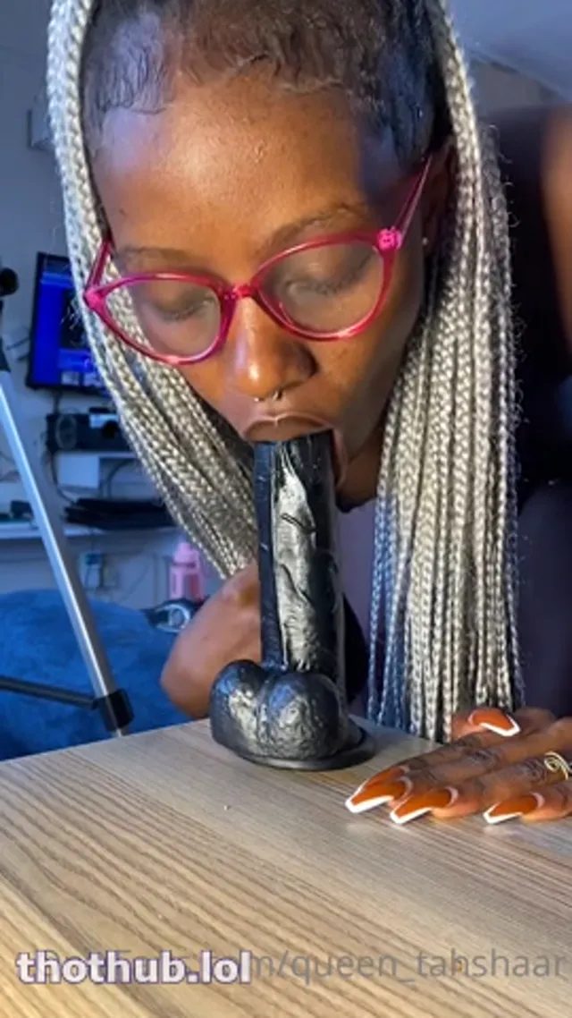 Queen_tahshaar dildo ride 03