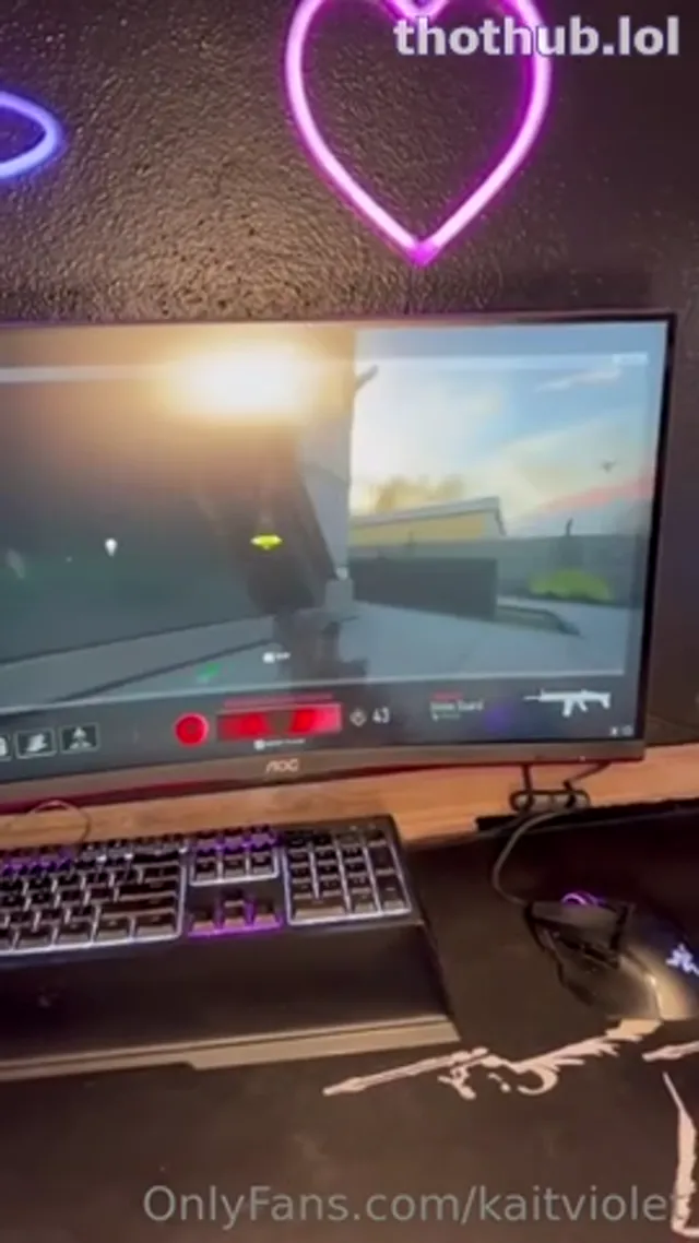 Kaitviolet blowjob while playing videogame