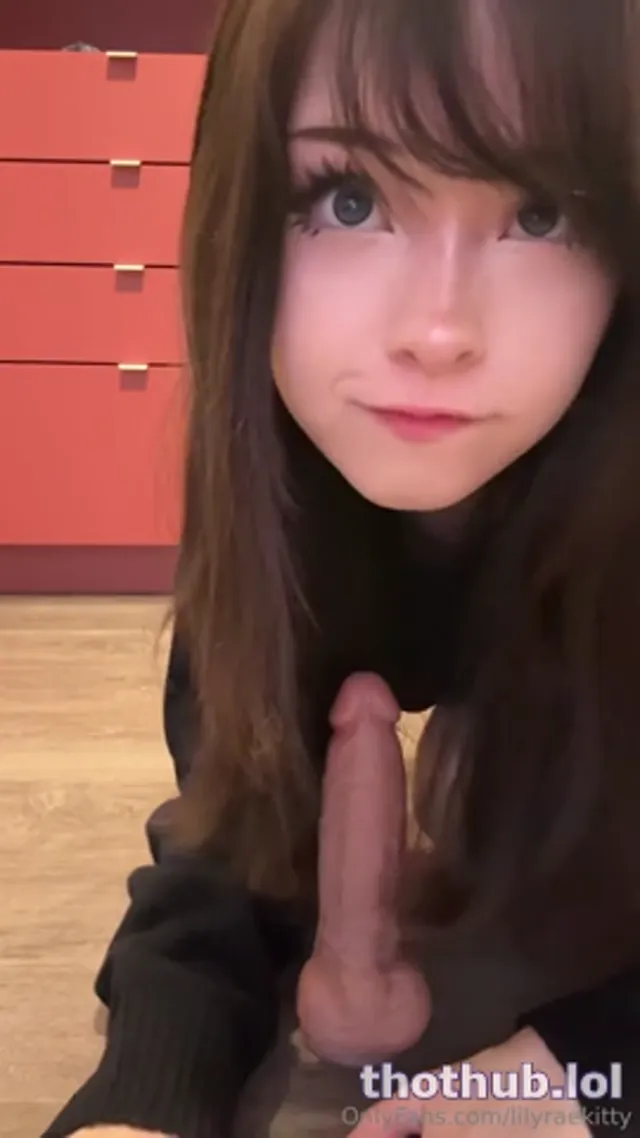 Lilyraekitty ride a dildo