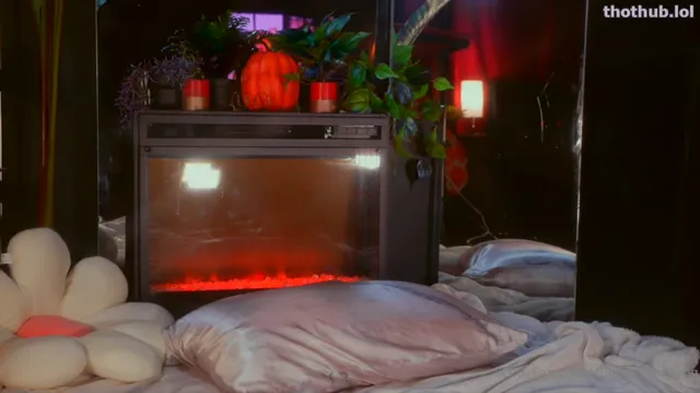Bigtittygothegg- Hitachi and Pillow Riding