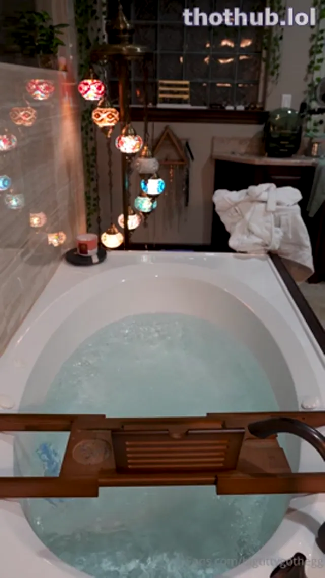 Bigtittygothegg-OMG I can’t believe you were spying on me in the bath