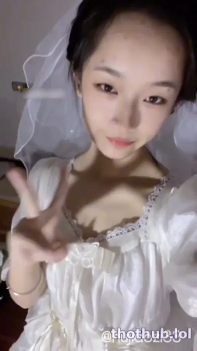 Hujiaozi33  Wedding dress masturbation