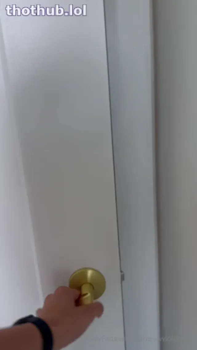 VanessaVioletxoxo Delivery Girl Sextape