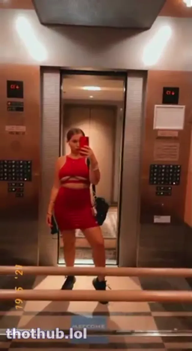 Zoie Burgher Blowjob