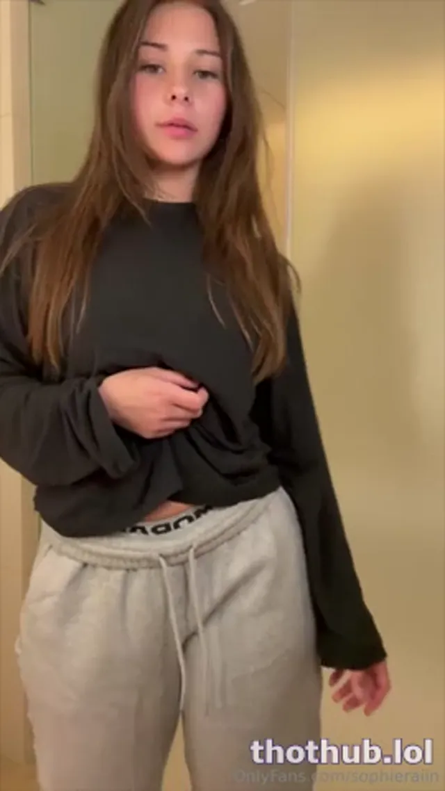 Sophieraiin streetwear striptease