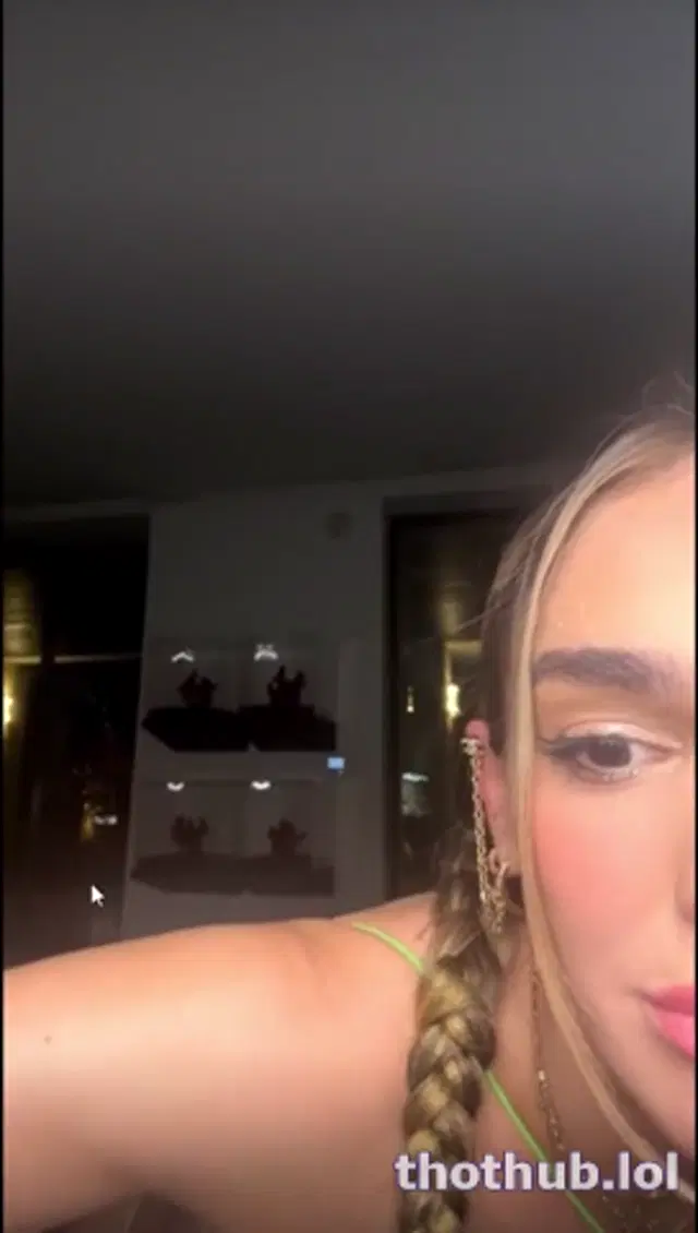 Lyna Perez hot tub slinkini slips Try-on