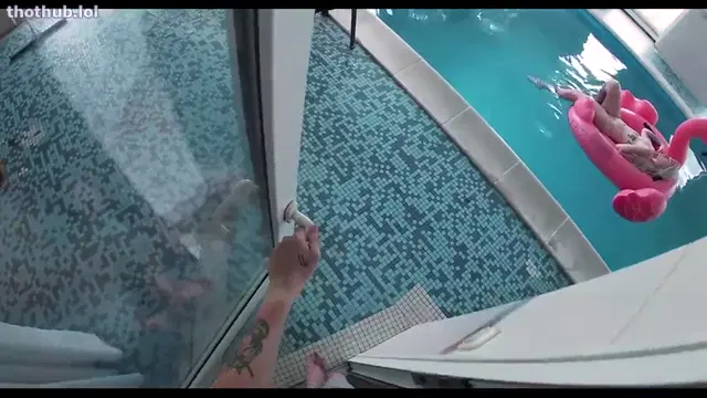 Leah Meow – in the pool