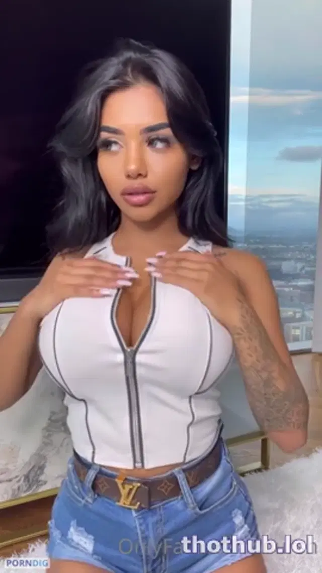 Nursh – boob reveal
