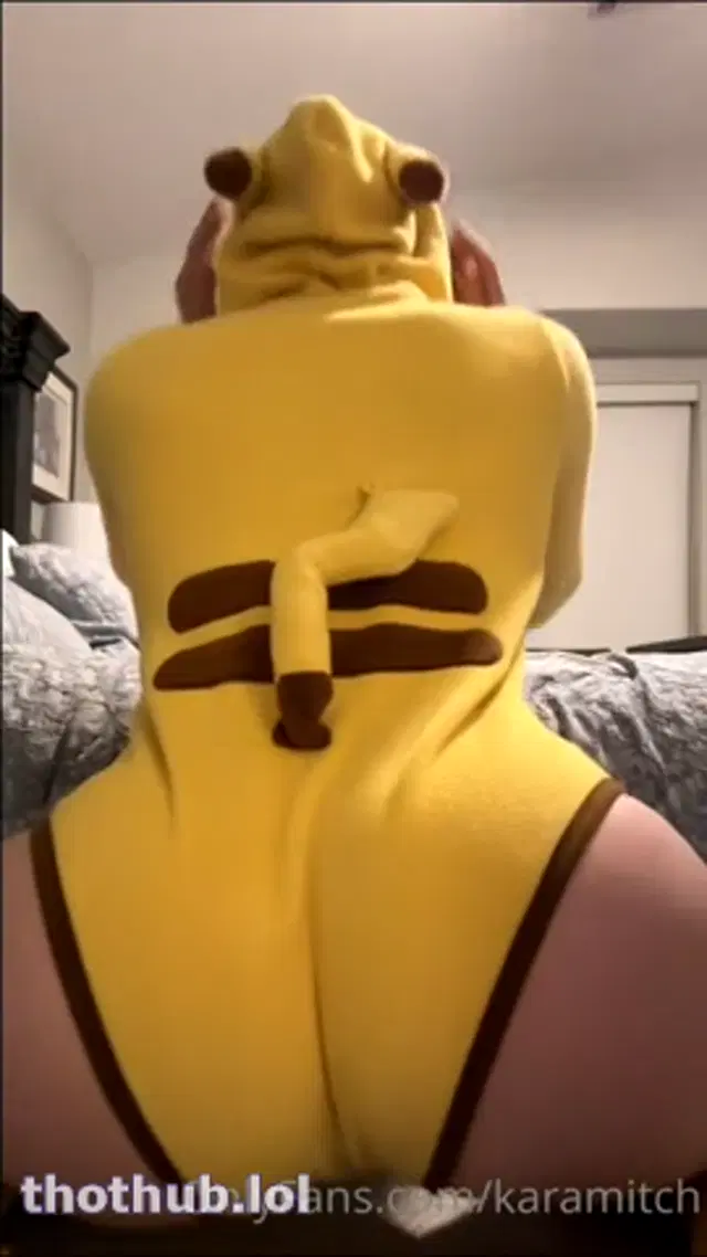 Karamitch- pikachu cosplay bg