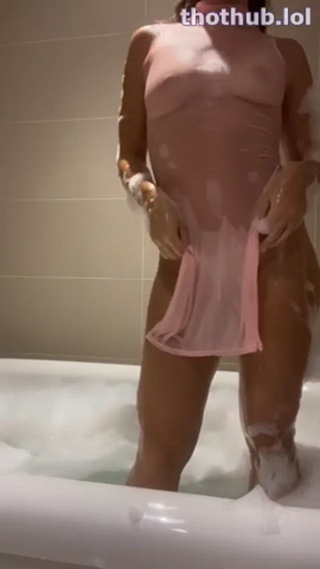 Nastyanass- wet dress twerk