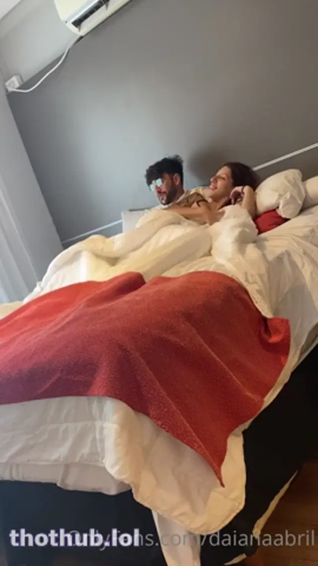 ♥ Daiana Abril en la cama garchando