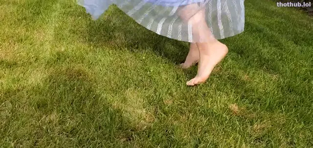 Lexi outdoor solo