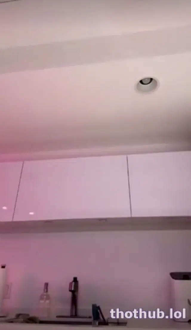 Lyna Perez live nude bathtub