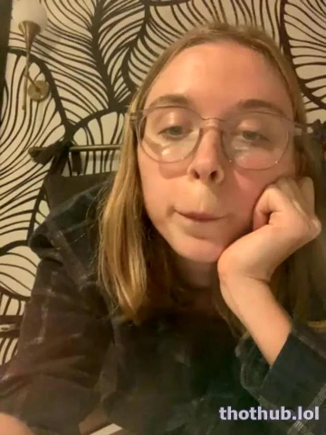 Yourina vibrator bedroom pussy tease