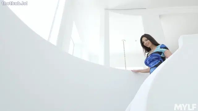 She’s Fingering It Out