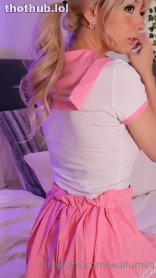 Waifumiia- schoolgirl dp