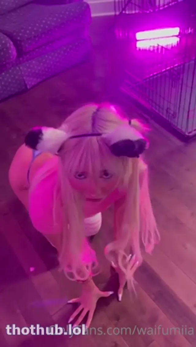 Waifumiia submissive bg