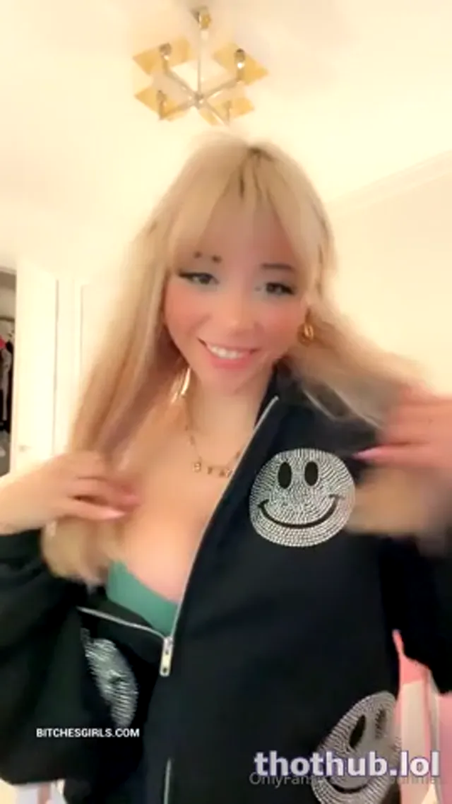 WAIFUMIIA STRIPTEASE