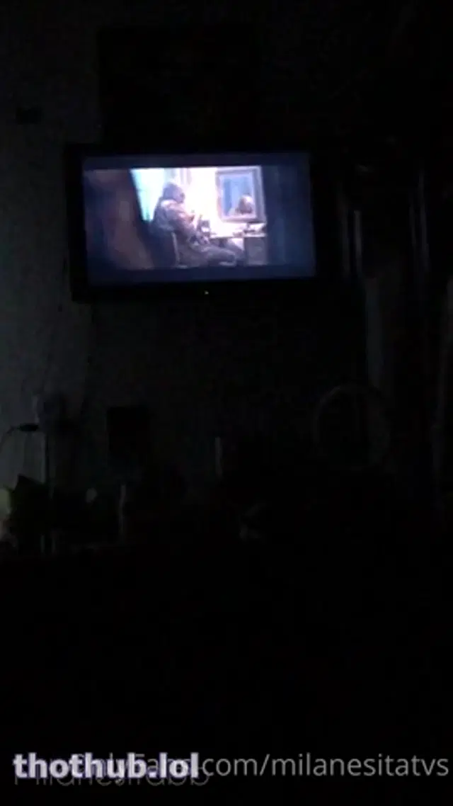♥ Milanesita no puede ver la peli quiere sexo