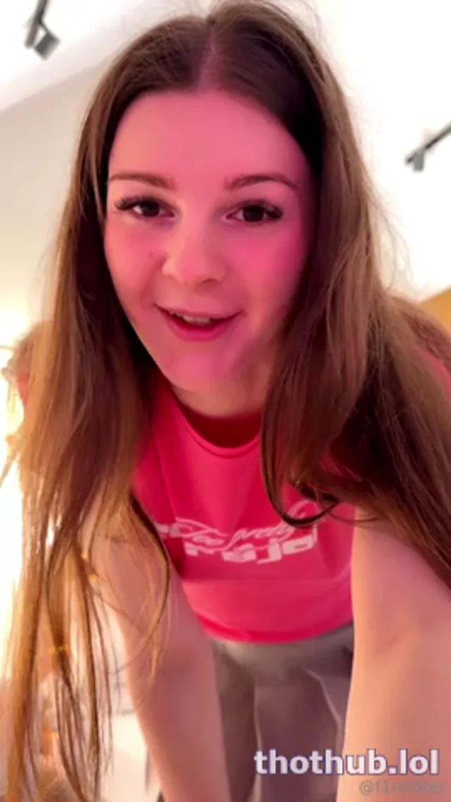 F1nn5ter (Femboy) – Changing The Accessory Of My Outfit For A Bigger One