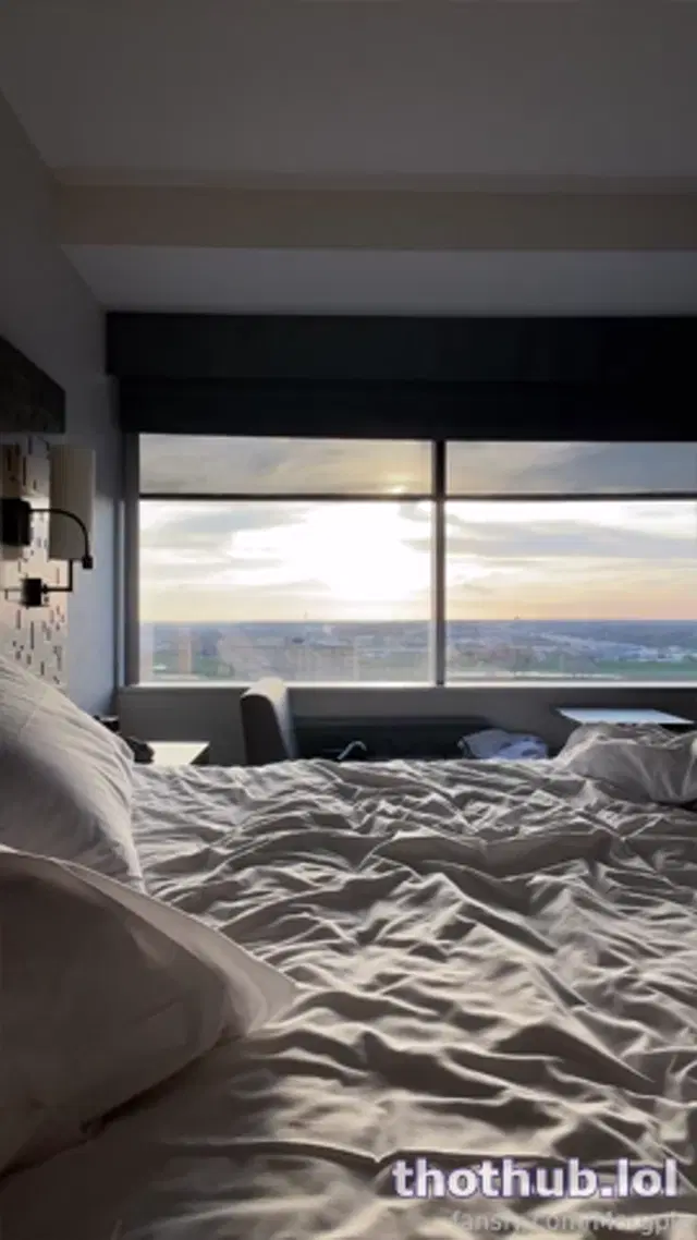Morgpie – Enjoying herself on bed