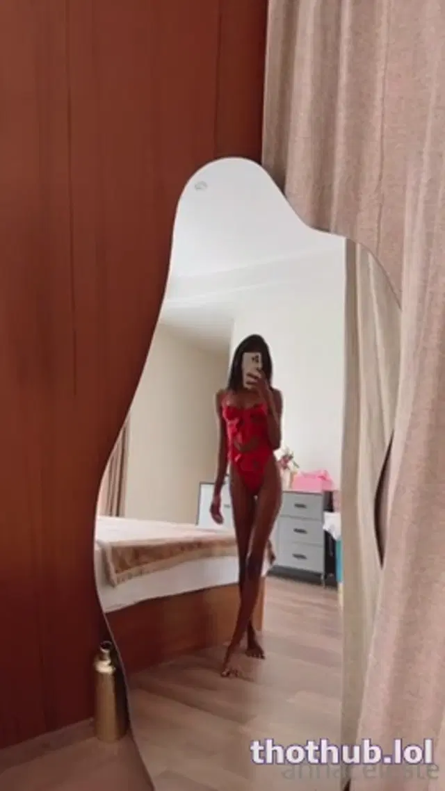 ANNACELESTE STRP TEASE