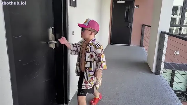 Danielle Renae fucks big dick midget