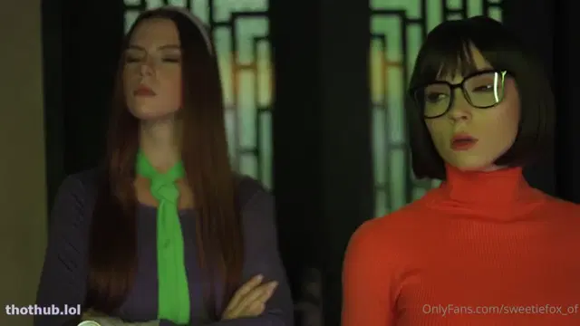 Sweetie & arina fox – Daphne and Velma cosplay