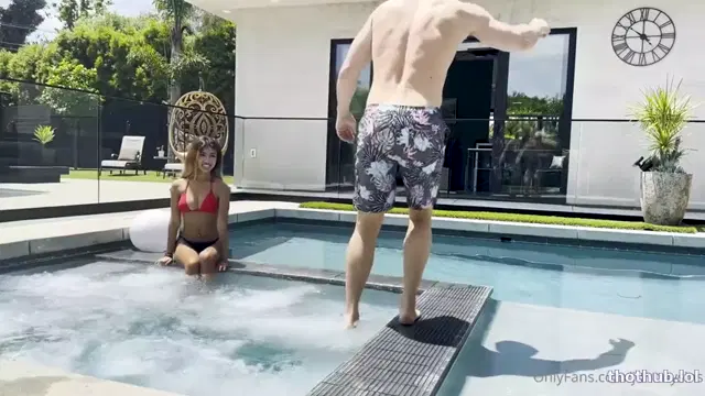 Clara Trinity, Johnny Sins – Pool Fuck With Petite Babe Onlyfans Leaked