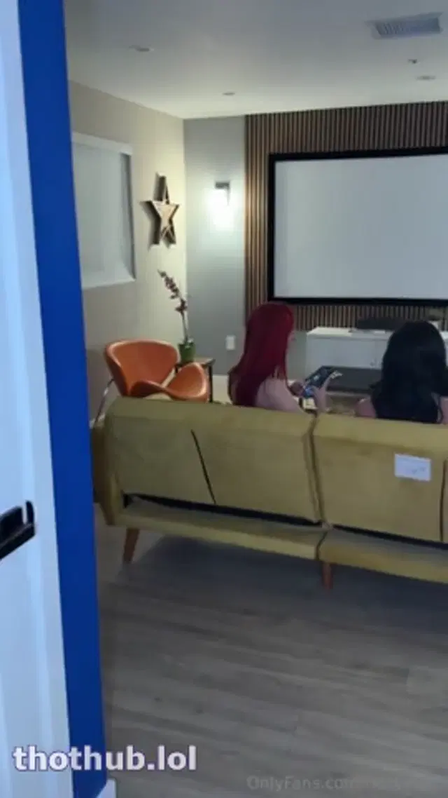Zoey Di Giacomo & Jennifer White POV Threesome