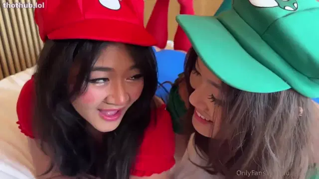 Jasmine Tea & Lucy Mochi – Mario bros cosplay