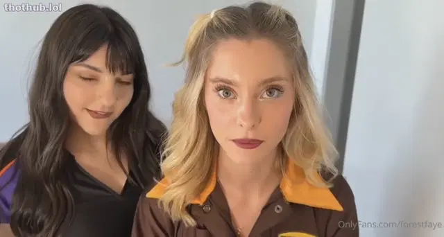 Faye n havin delivery girls foursome
