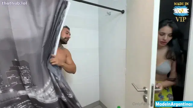 [ MissLulii cogiendo al cuñado en la ducha ]