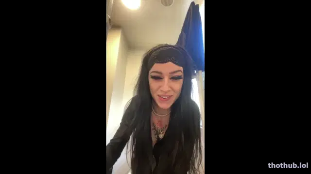 Vixckii flashing live on twitch