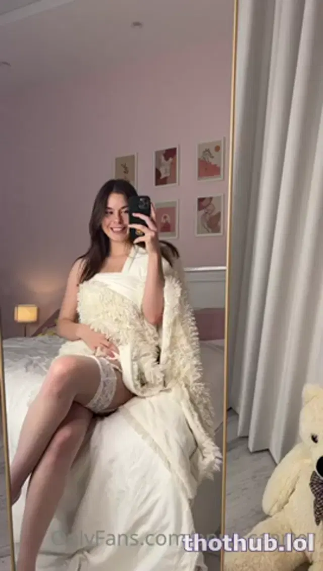 Sexy Anna.Caarter Stripping