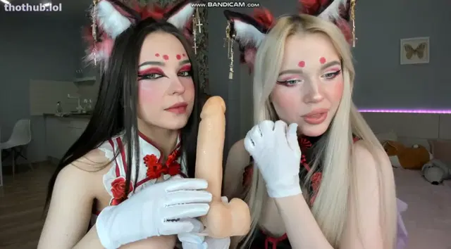 Girl_of_yourdreams_ dildo blowjob with friend