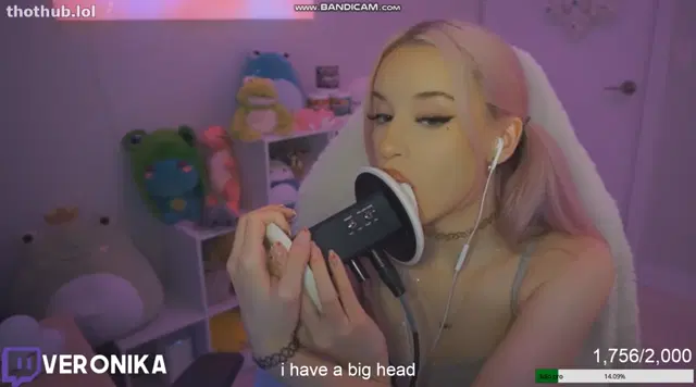 Veronika ear licking (old stream)