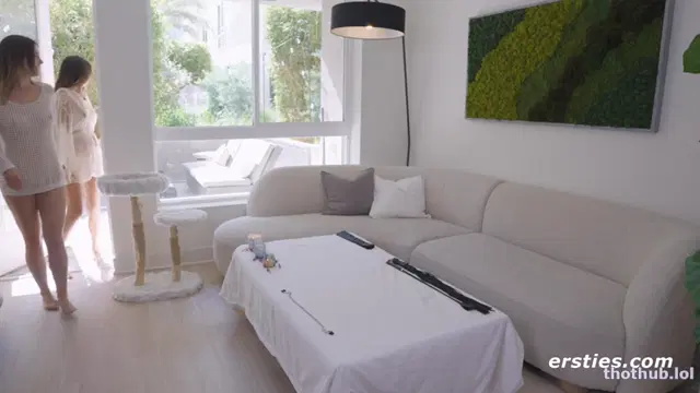 AlohaKiara aka HawaiianGeisha & FlashingEmma – Lesbic BDSM Sex Tape