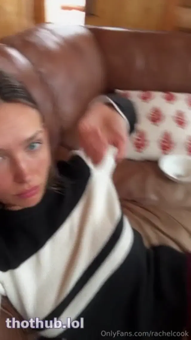 Rachel Cook – Comfy Couch
