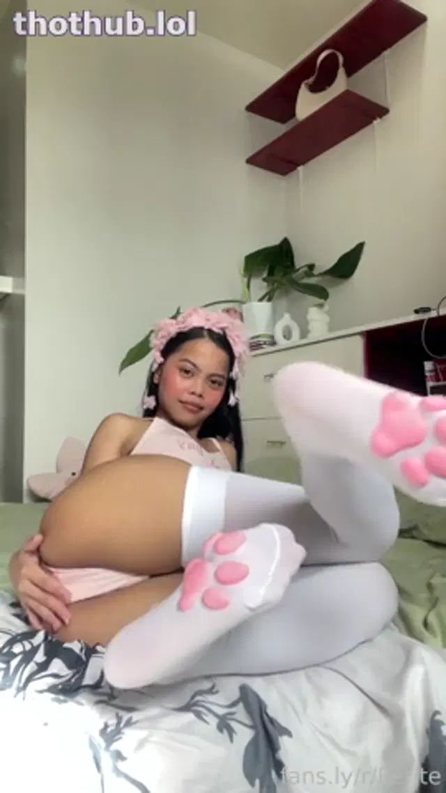 Petiteempress in Paw Stocking Inserting Vibro in Pussy and Ass