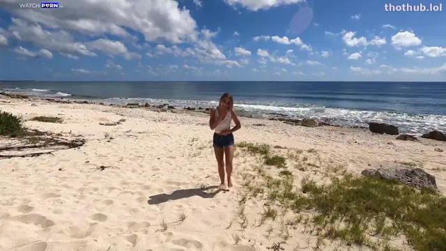 BlondeFoxSilverFox – Sneaky Beachside Blowjob