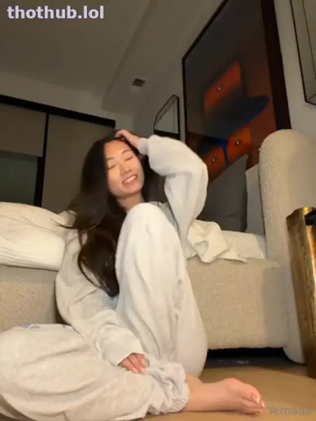 Yemada stuffs her pussy with a toy