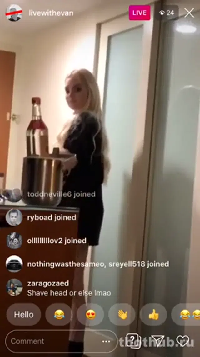 Courtney Smoke Flashing Ass