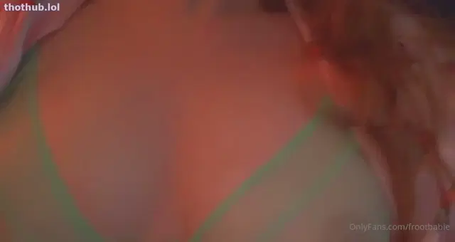 Frootbabie fuck machine